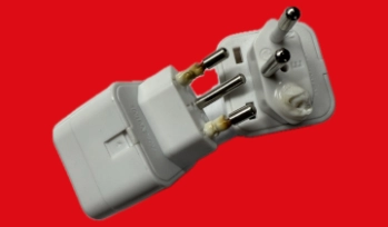 Adaptateur électrique fondu